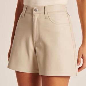 Abercrombie & Fitch Women’s Vegan Leather Dad High Rise Shorts Cream Size 26/2